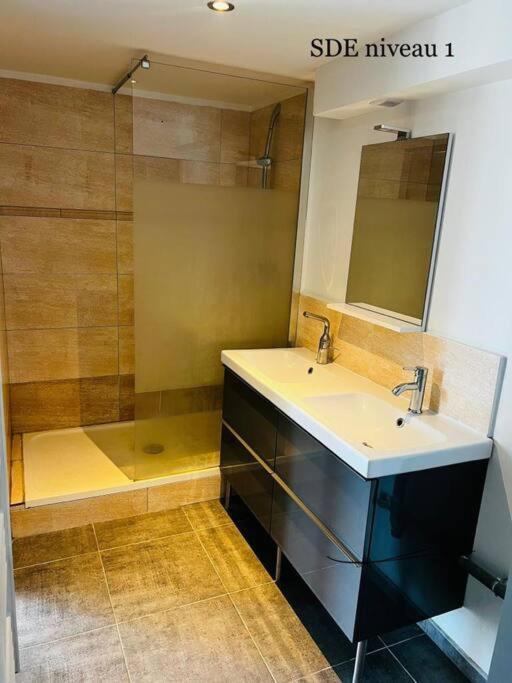 Le Jardin Suspendu Apartment Rillieux-la-Pape Bagian luar foto